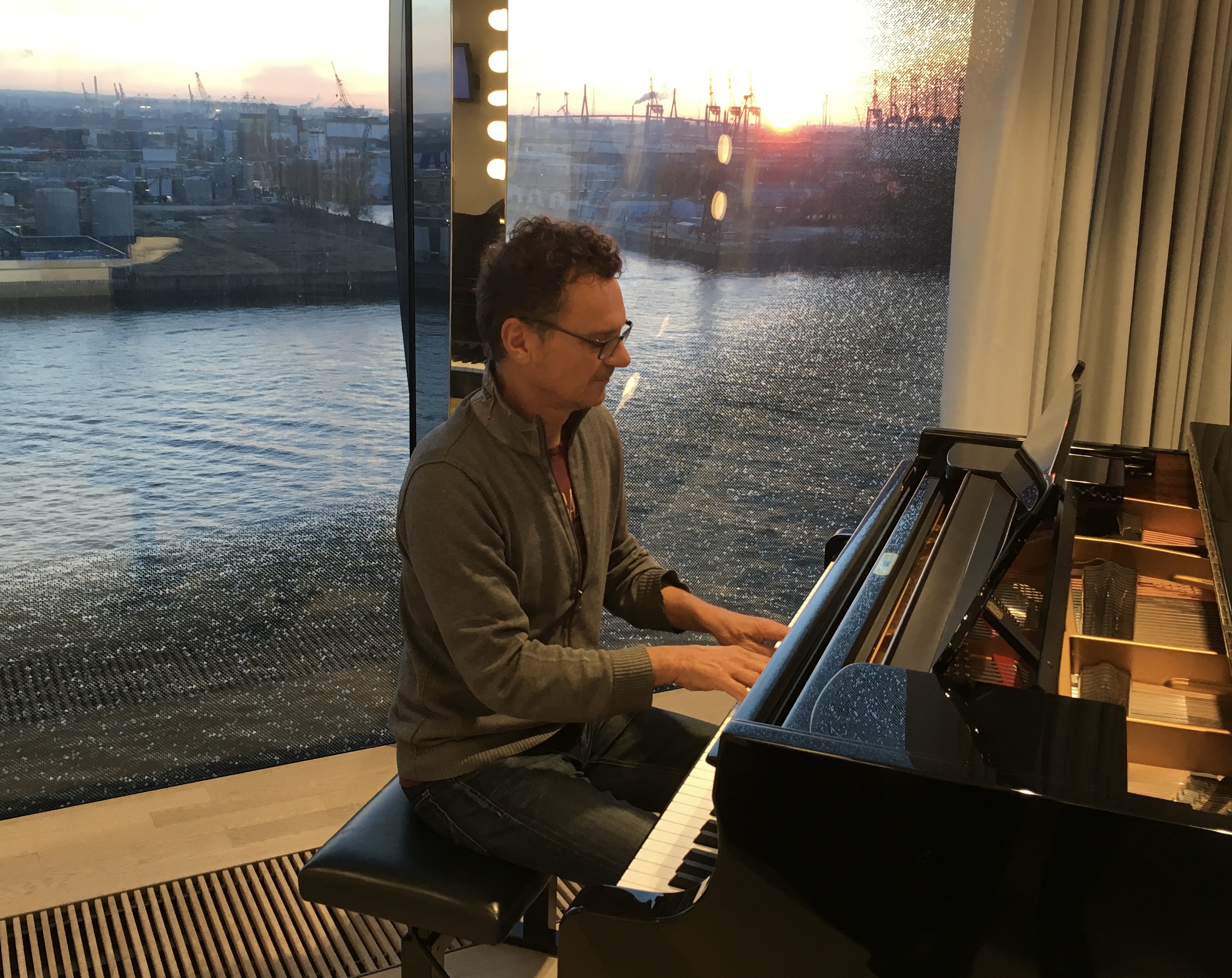 Eckes Malz tocando el piano